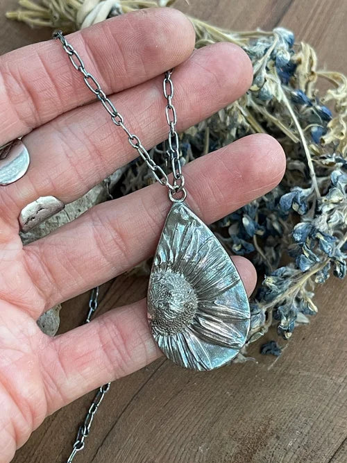 DAISY IMPRESSION NECKLACE