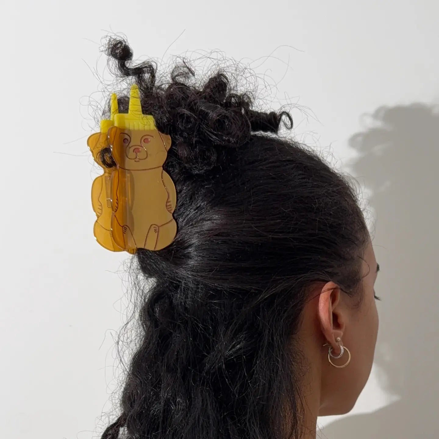 LARGE HONEY BEAR HAIR CLAW CLIP