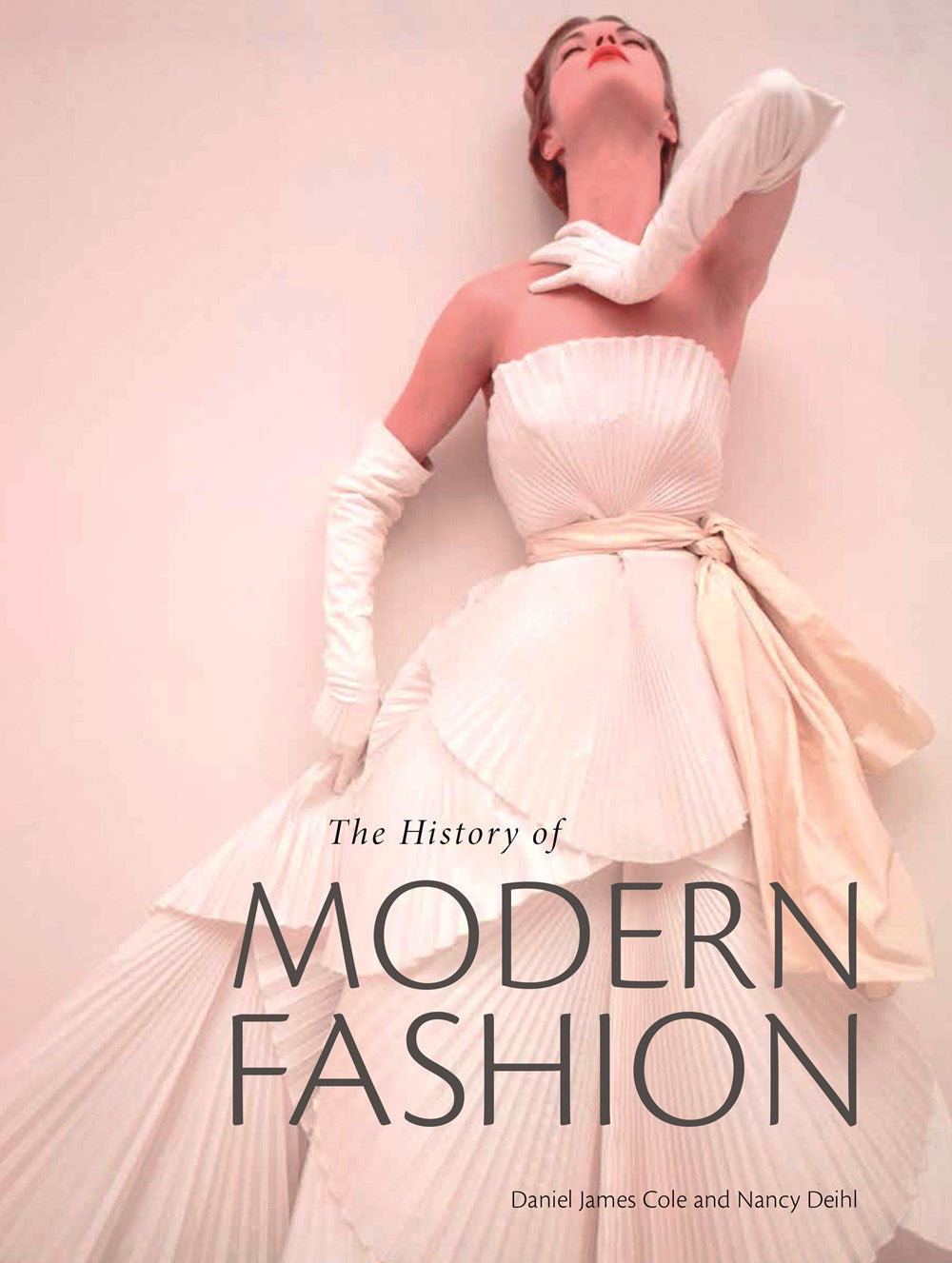 THE HISTORY OF MODERN FASHION