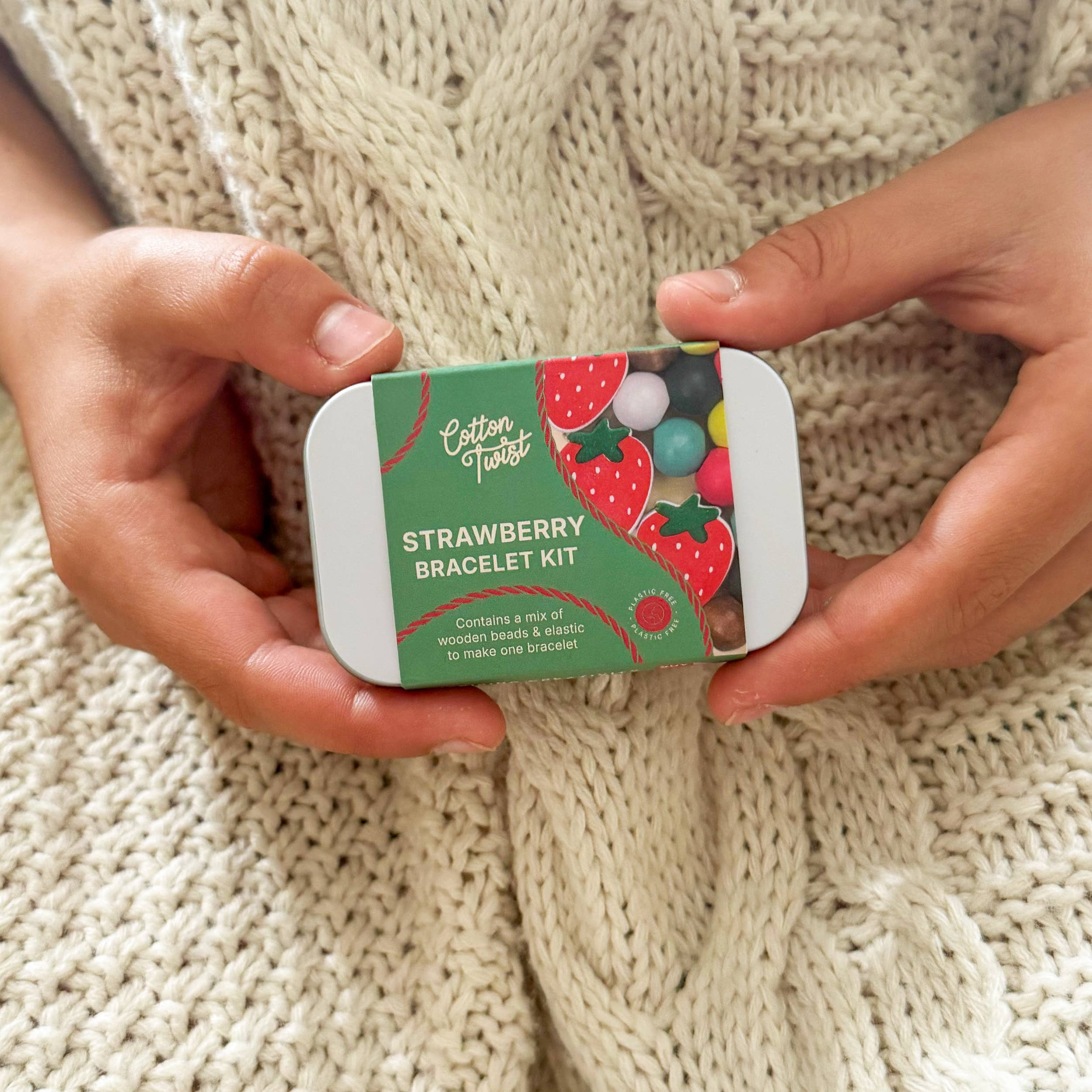 STRAWBERRY BRACELET GIFT KIT