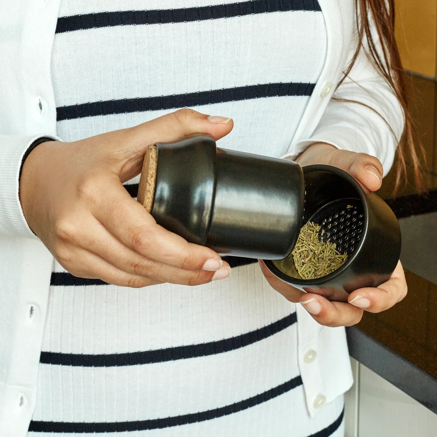HERB GRINDER + JAR SMALL BLACK