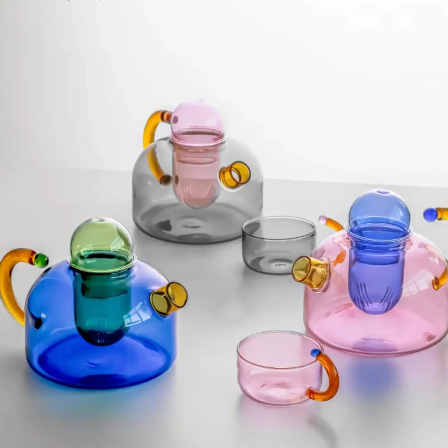 CONTRASTING COLOR TEAPOT