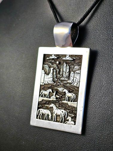 CODY HUNTER HORSE PENDANT