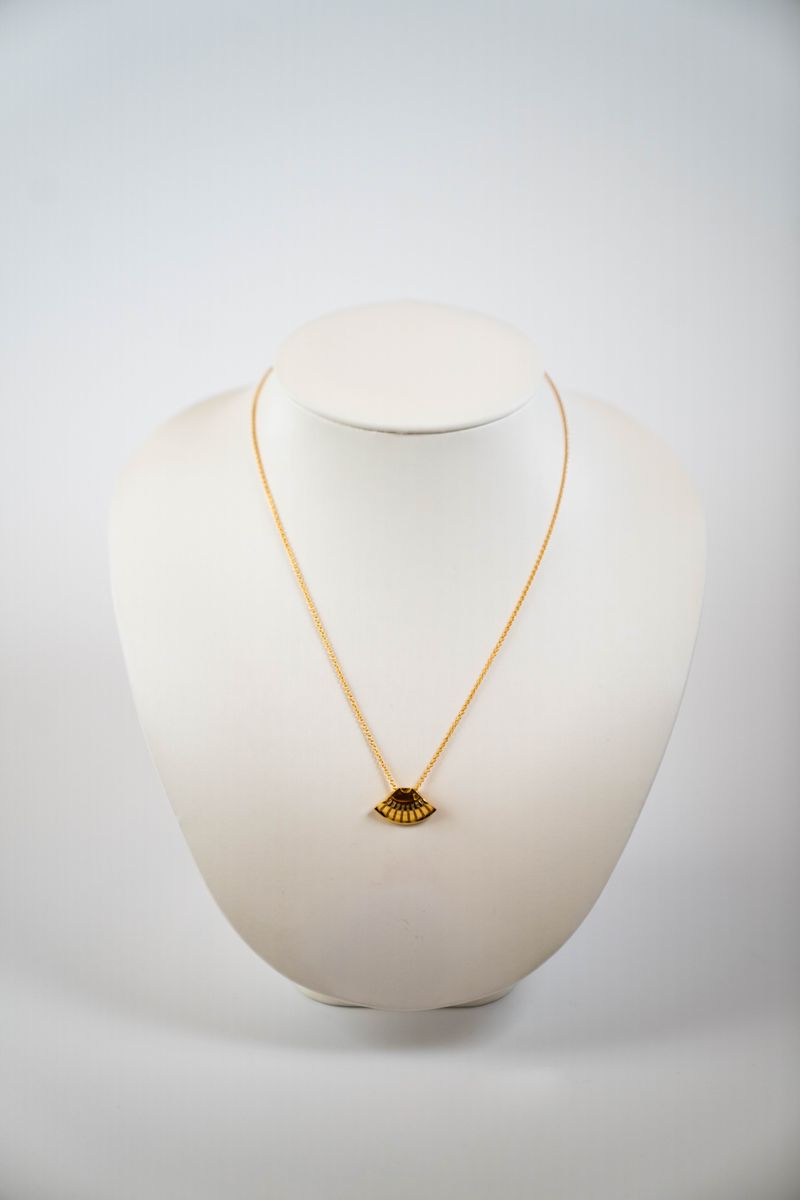 Q&H BUILDING NECKLACE