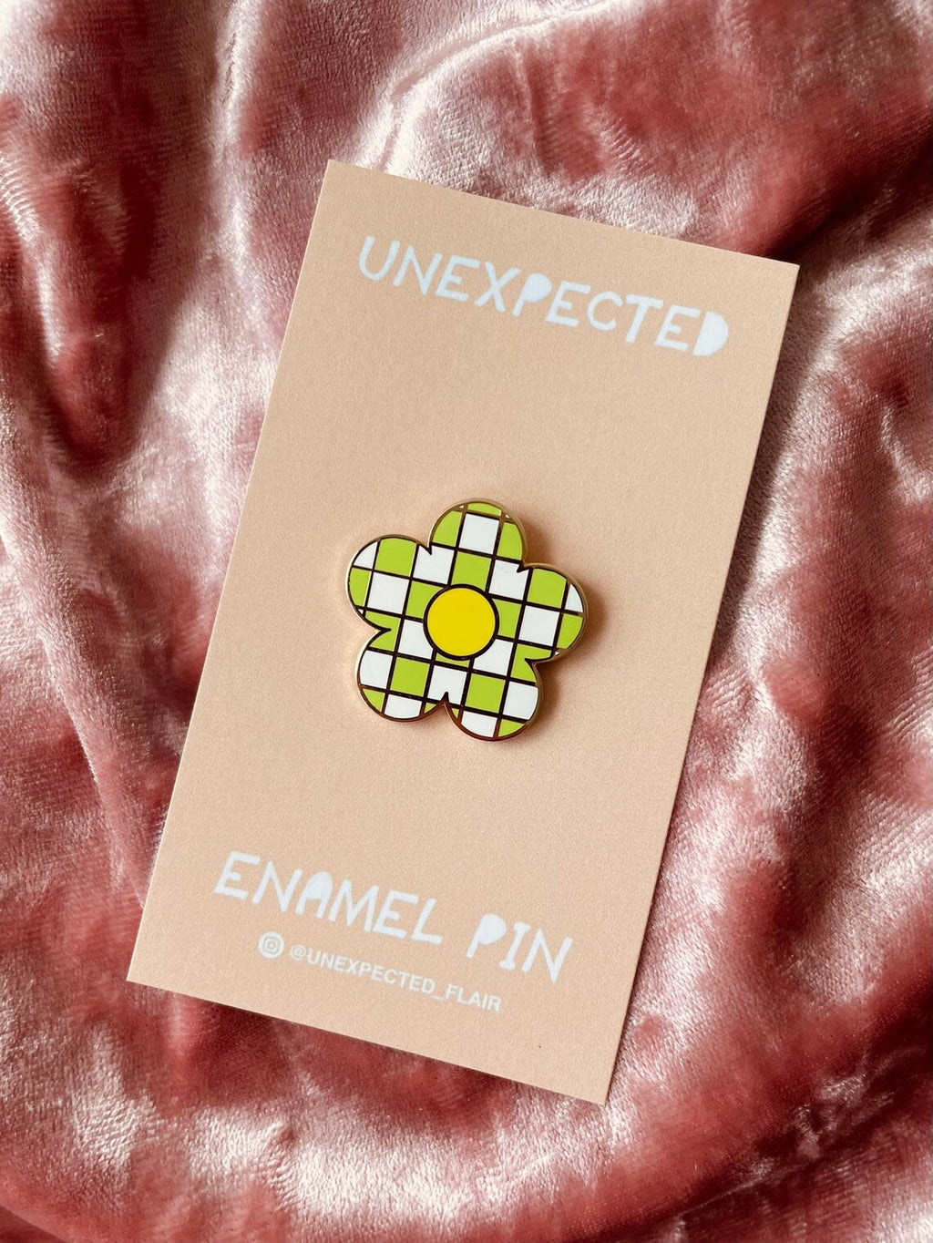 GREEN CHECKERED FLOWER ENAMEL PIN